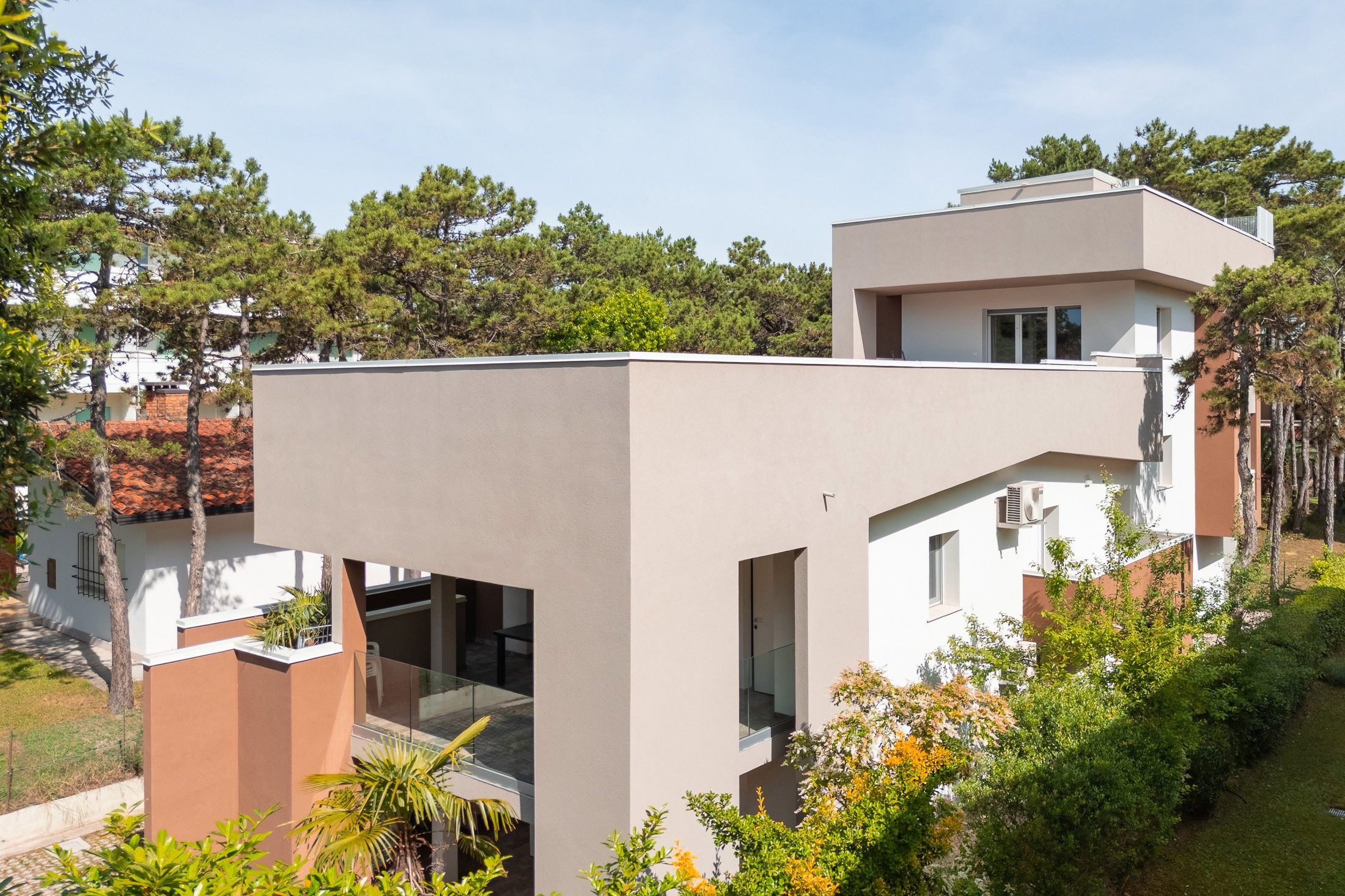 DIANA SUITES