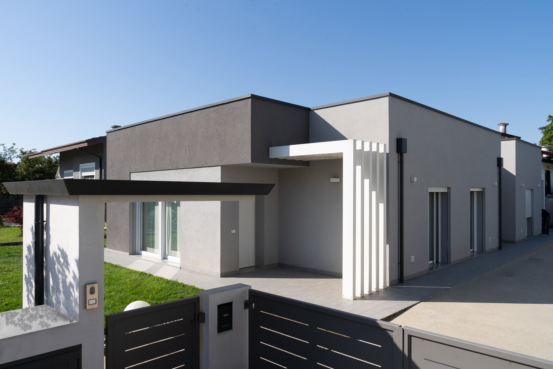 AD HOUSE