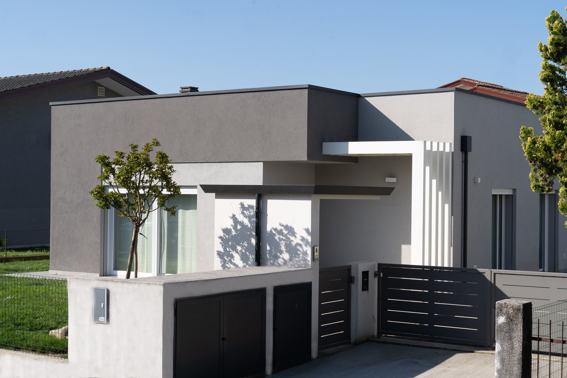 AD HOUSE