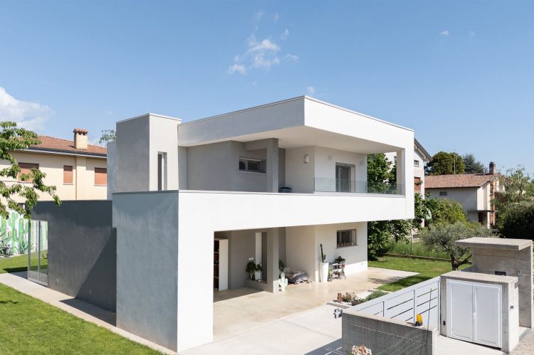 AC HOUSE