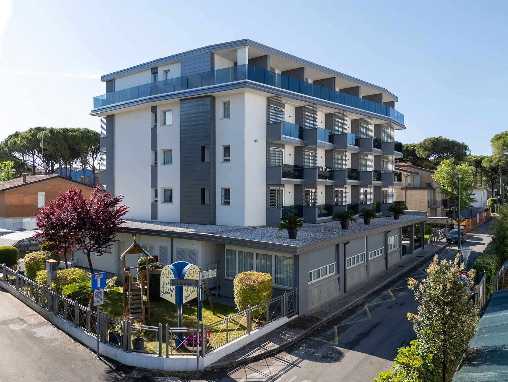 HOTEL LILY