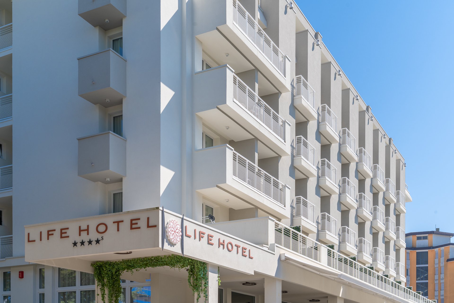 LIFE HOTEL