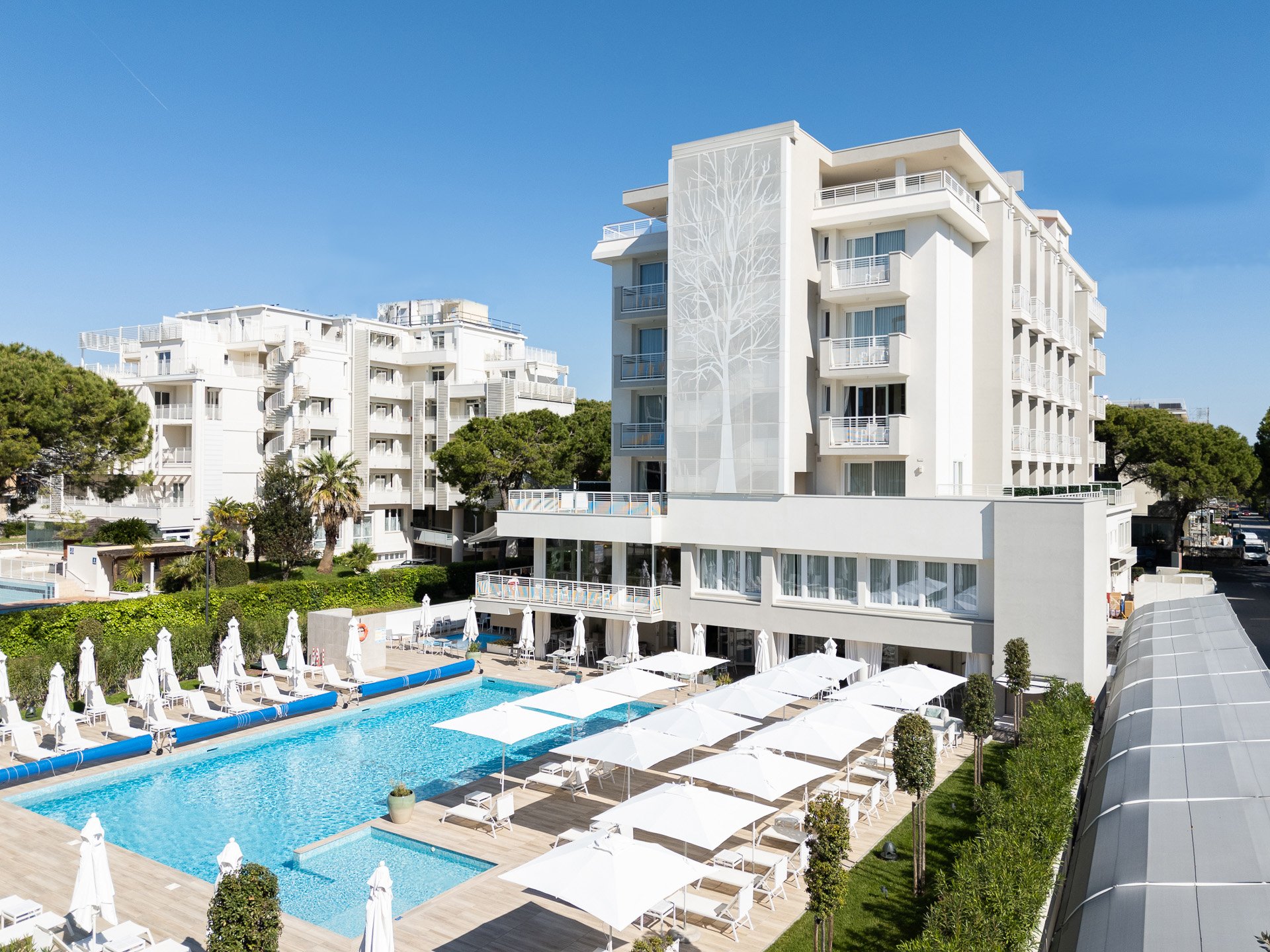 LIFE HOTEL