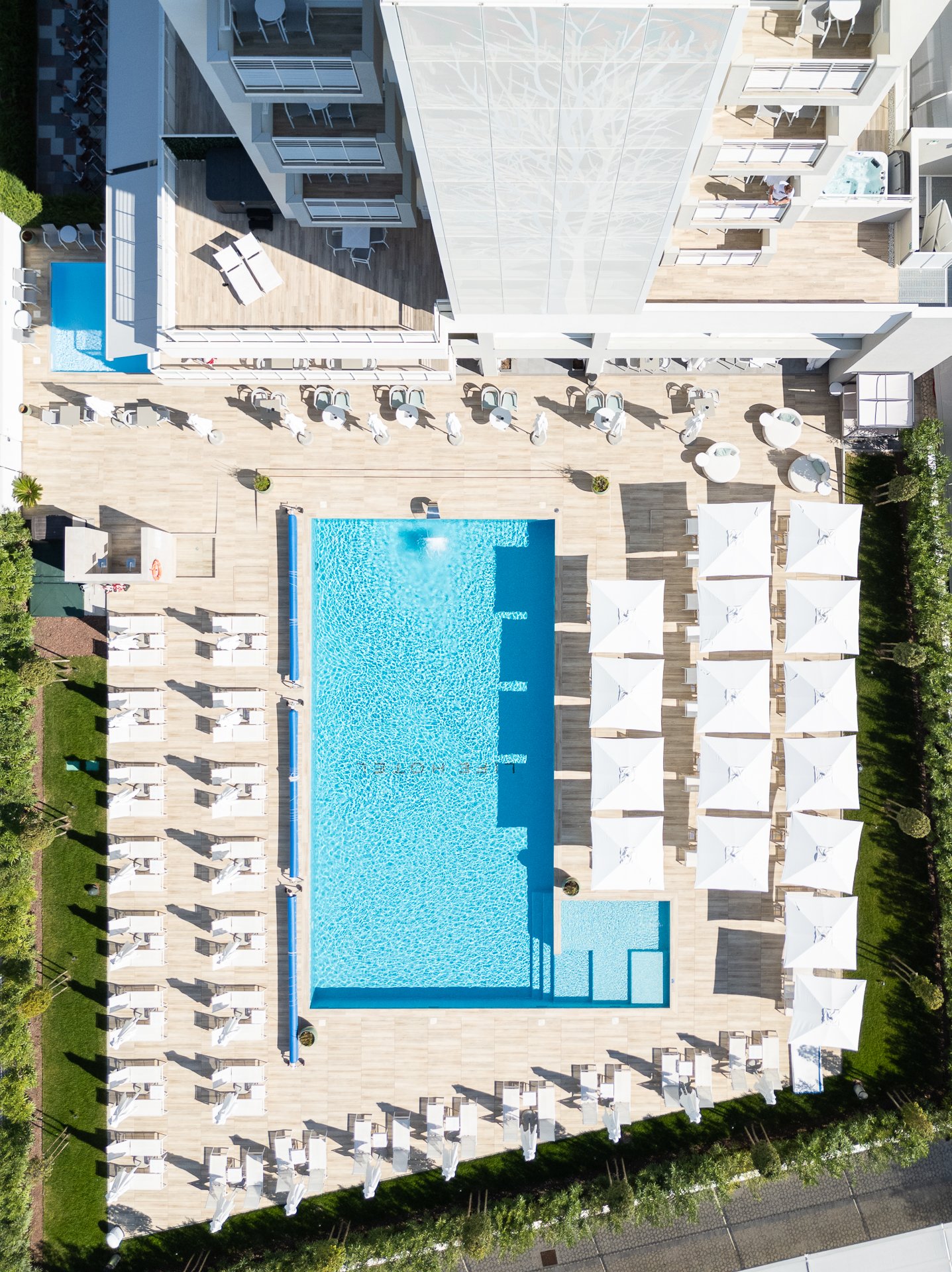 LIFE HOTEL