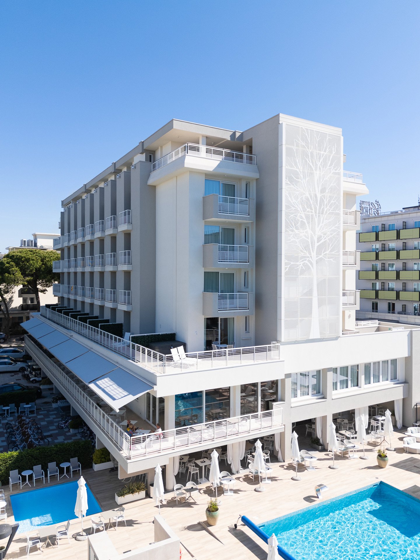 LIFE HOTEL
