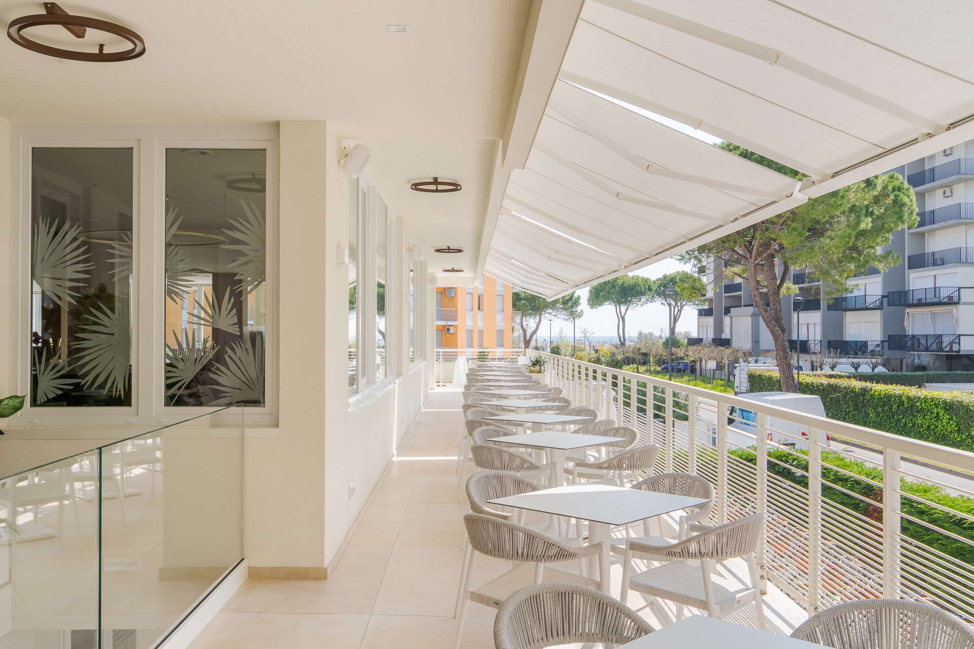 LIFE HOTEL